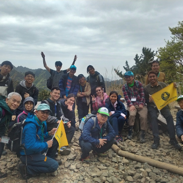 新緑と山藤の季節感を感じながら大山ハイキングを楽しむ